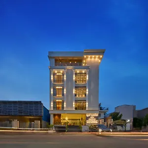 Hotel Grand Continent A Sarovar Portico Affiliate, Mysore