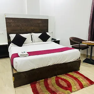 https://sr-suits-delhi-airport-unit-by-urban-luxury.top-gurgaonhotels.com